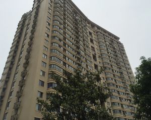 南郊公园中间楼层全屋家电装修可用,业主还有个车位
