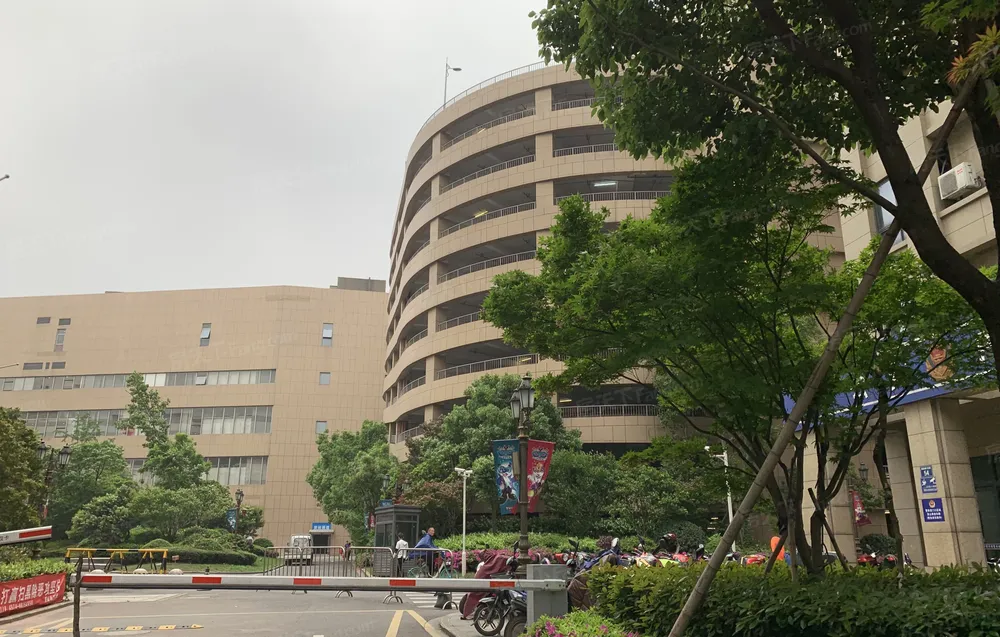 罗蒙环球城公寓 2梯5户 2室2厅 南,小区绿化好,环境优美看房方