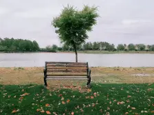 昆秀湖大自然公园旁边,2梯2户大平层,现代办公装修!