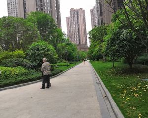 融创南湖逸家3室2厅东西