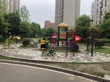 交通便利,小区中心位置,房型正气,配套完善