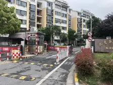 一手动迁房 地铁18号线 顶楼带露台 2+1户型 浦乐汇旁