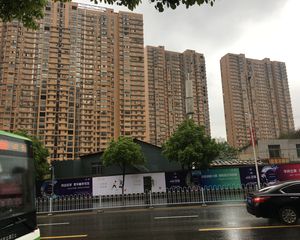 香樟鑫都大两房,精装修拎包入住,地铁边,城轨口