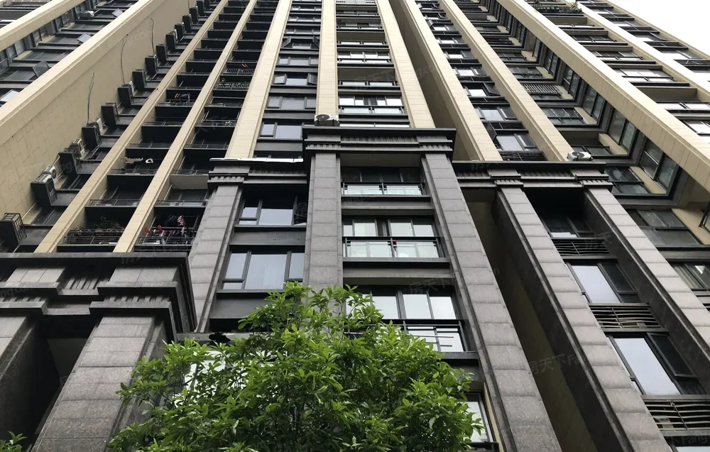 55平 阳光上城 1室1厅 诚心出售 价格可议,武汉武昌南湖花园阳光上城