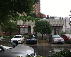 带大露台的精装两房,随时看房.
