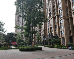 汇融广场B区3室2厅西南