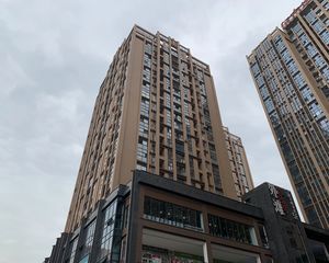 东方华大广场2室1厅东南
