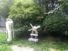 一楼带院 带车位 新装修 拎包入住