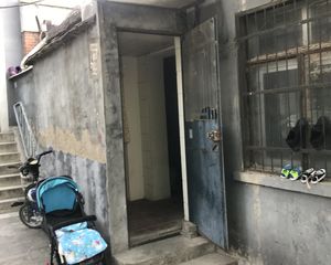 小市口胡同3号院全新改造社区南侧直观护城河