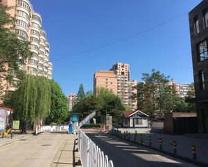 惠新苑4号楼东南三居,不临街,视野采光一级棒;生活出行都方便