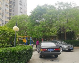 石佛营东里128号院2室1厅西南