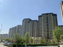 御龙山四期洋房上下两层打头房 带院子200平