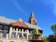 洋房一楼带院大五室,带装修,镇上配套全,鹭鸣湖公园