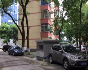炼化小区电梯房,好楼层,房东诚心卖,价格可以谈