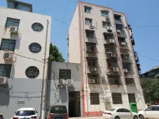 五十二中家属院 医疗配套成熟 刚需小三居 南北通透 满五