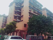 核心地段巴国城永辉超市都在附近,门口就是火锅店。