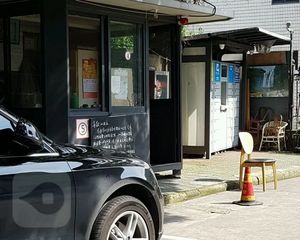 招宝小区。小三室,高楼层。镇中近