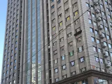 39 三八广场电梯 70年 里边大多都办公