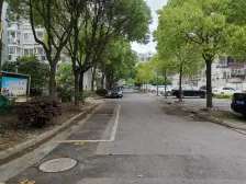 有阁楼的两室一卫并有一个阳光房