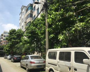 致祥路44号4室2厅西
