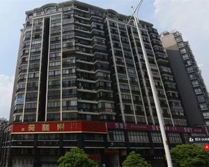 河西四桥头江景四房简单装修另有车位可以一起出售
