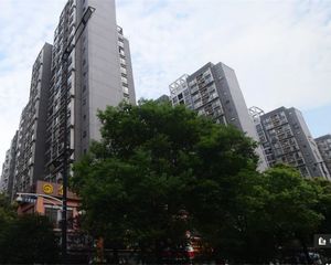 装修比较新,可以直接拎包入住,产权清晰,业主诚售。