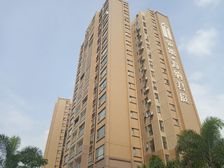 实用三房精装修南向楼层,视野好,采光充足