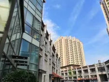 上叠业主土建改造的不错,实用面积200平,装修好没住