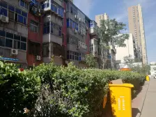 桐一 中间楼层,前后无遮挡采光好,小区停车方便。