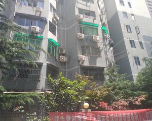 中山公园电梯中高层一室一厅低价急售