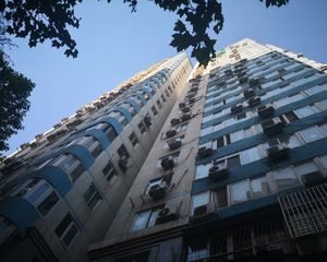 西罗园电梯大两居,格局方正,全天采光,精装满五唯一