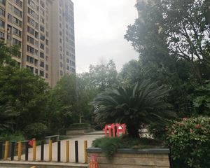 小区环境好、户型好、地段繁华交通方便、看房方便