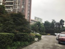 商圈旁精装两房,拎包入住,采光充足,视野开阔,诚售