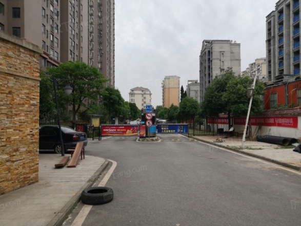 光谷麦郡实景图