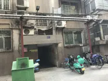 地铁口 高架旁 出行方便, 四室采光好