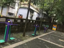 装修自住8年,基础设施完好,出让地,诚心出售