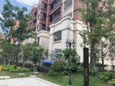 中粮祥云 毛坯三房 户型正气 三口之家 轻轨旁 出行方便