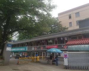 阳明路156号市委宿舍 南北通透,采光好 装修好,环镜优美 近地铁 视野好,诚心出售