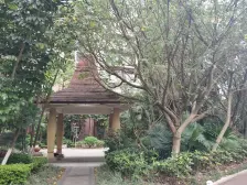 房子装修保养的很好,业主诚心出售的,看房约我