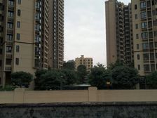 融创三大精装 楼层高视野开阔 配套比较完善。