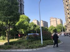 小区前排南北通大两房业主诚心出售