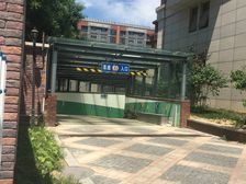 联排别墅位置安静光线充足精装修拎包入住满五