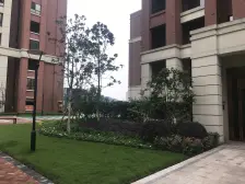 轻轨站门口,清水3房,次新小区,环境好,出门公园