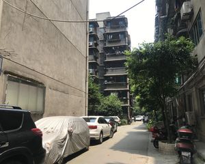 鼓楼洞街7号3室2厅西南东北