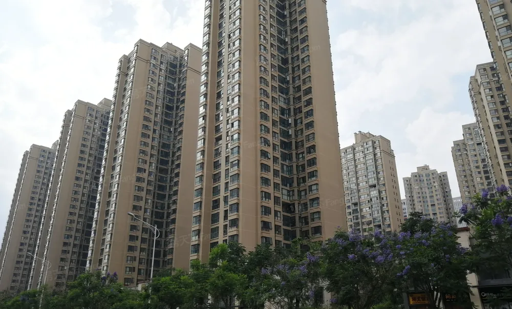 4号线地铁口联想科技城东南向精装修三房115万低于市场价急卖