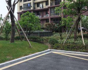 本房中上楼层,小区中庭位置,诚售!
