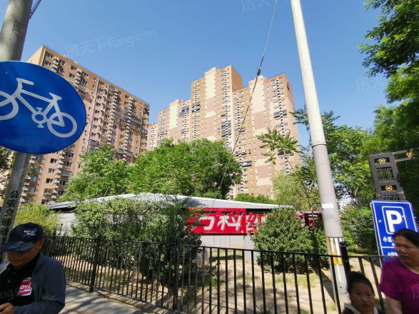万科红实景图
