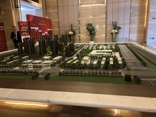 小区中心位置,错层式住宅,非顶楼房,独立电梯