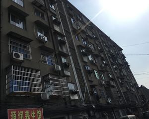 师大南路54号手表厂宿舍(金芯社区)南北通透,采光好近地铁视野好,诚心出售