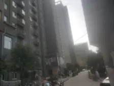 带200平临河露台20万的精装修带地下车位和储藏室